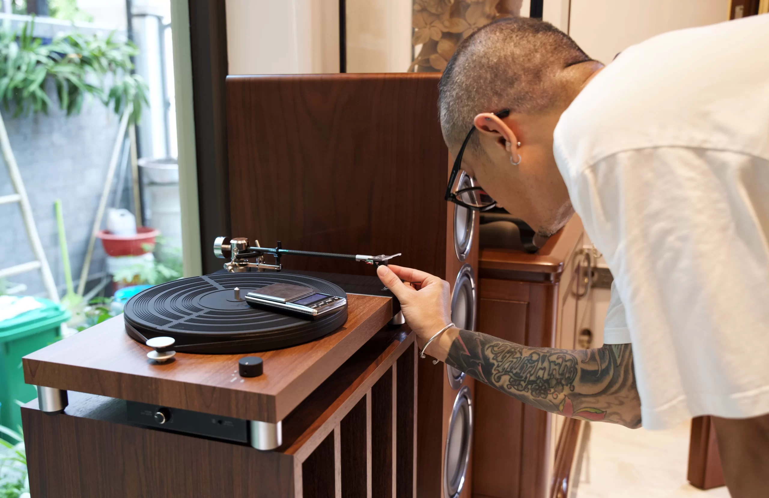 Cận cảnh lắp đặt Set-up mâm đĩa than More Hi-fi